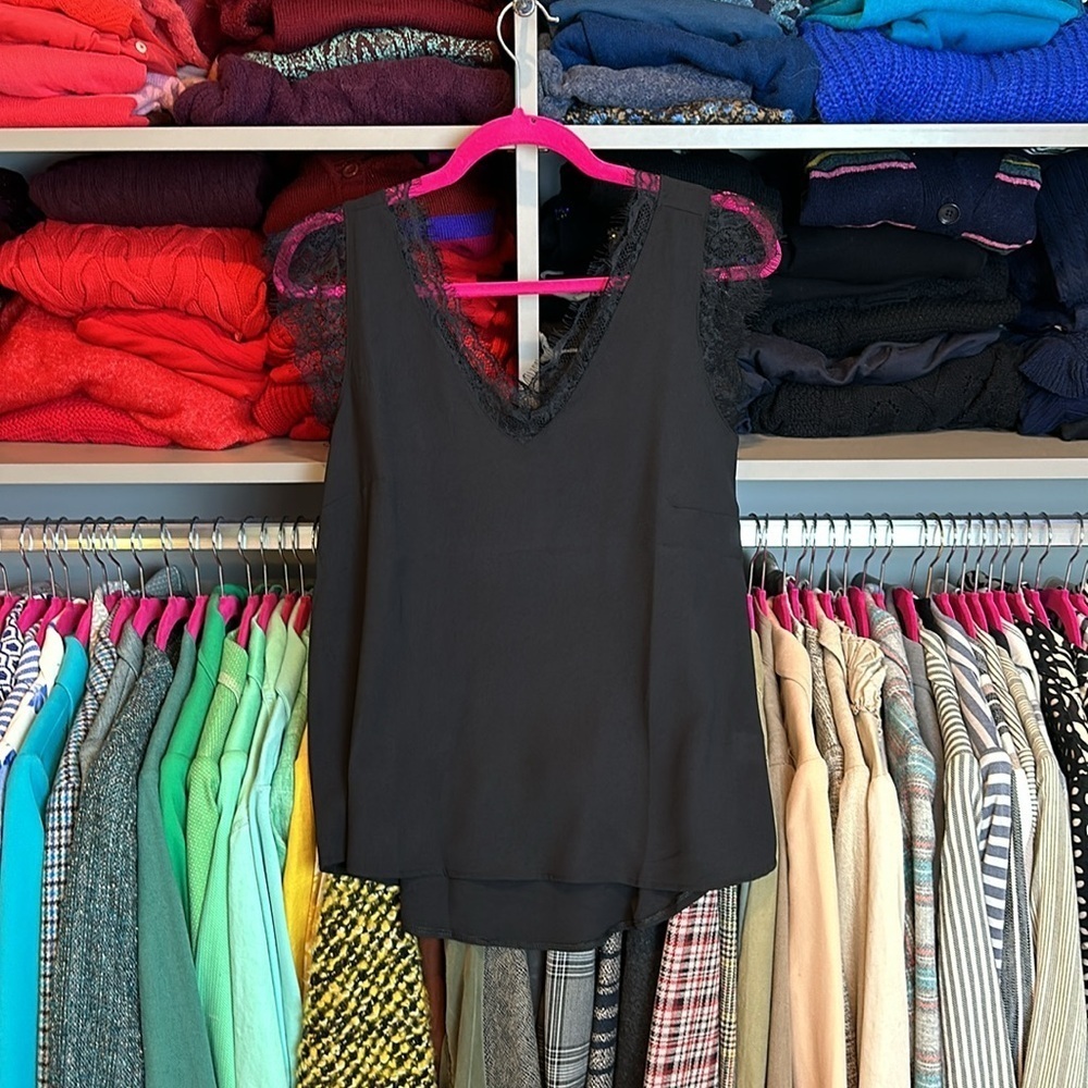 Unbranded black sleeveless lace v neck top size S - Picture 2 of 3
